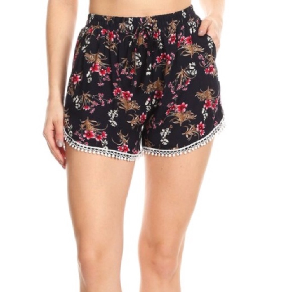 ✨HP✨Black Floral Shorts